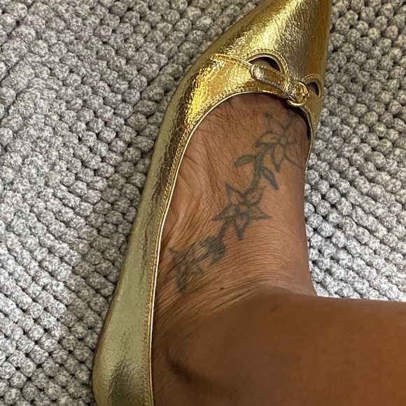 Used Crackled Gold Steve Madden Luxe Flats - Picture 14 of 15